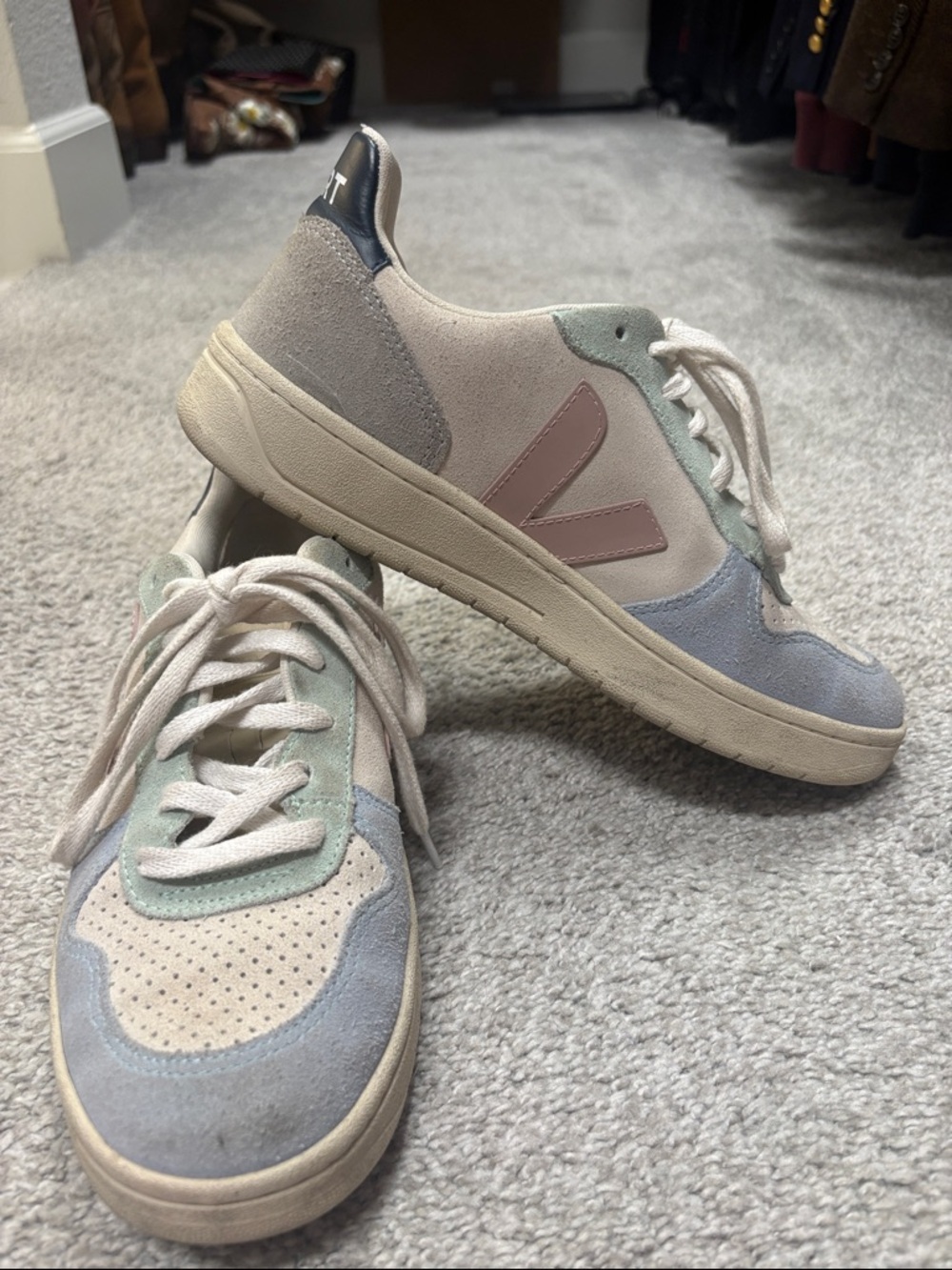 Veja Vert size 9 Low-Top Sneakers in Cream, Pastel Pink, Mint & Light Blue